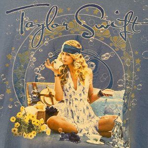 Taylor Swift Fearless Tour T-Shirt Small